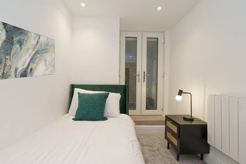 Stylish Beach Front Retreat 2 Bedrooms Herne Bay Bagian luar foto
